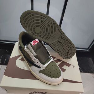 Jordan 1 Retro Low OG SP Travis Scott Medium Olive Sneakers